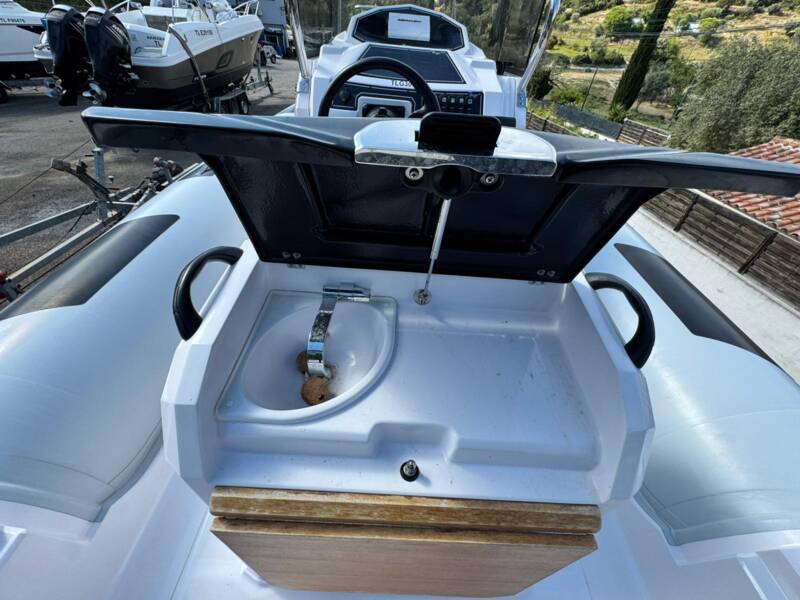 CAYMAN 23 Sport Touring  5