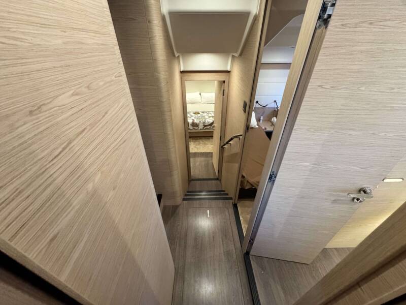 GRAND TRAWLER 62 14