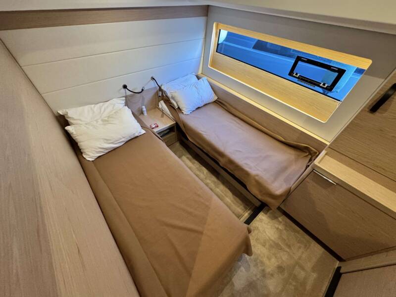 GRAND TRAWLER 62 16