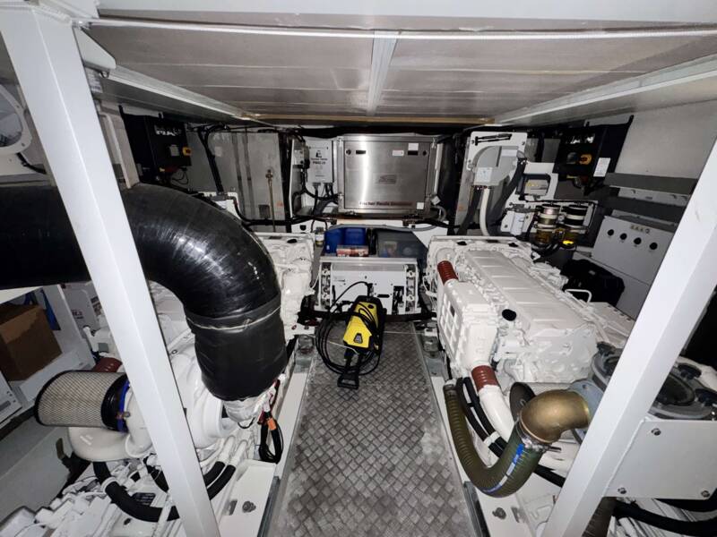 GRAND TRAWLER 62 21