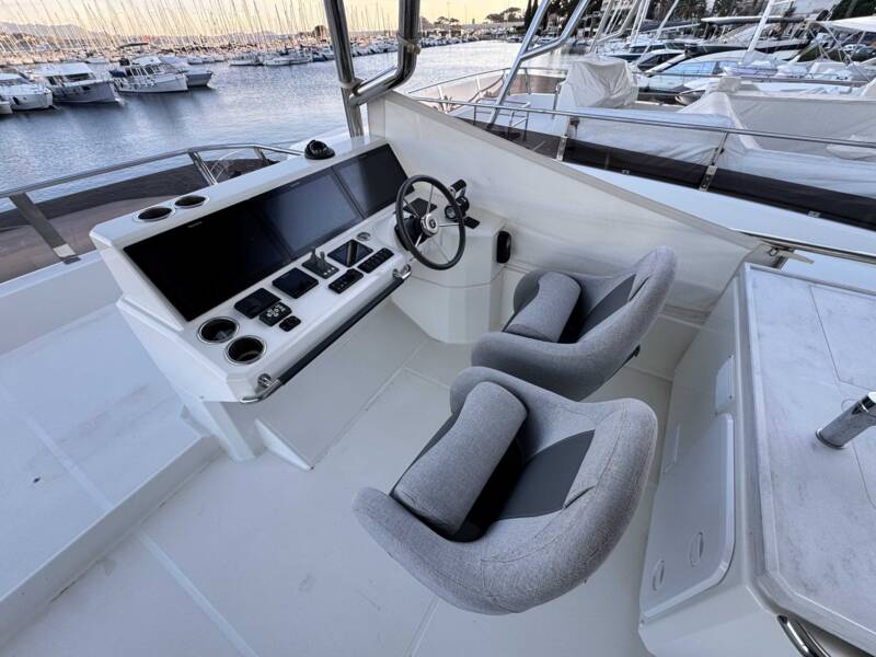 GRAND TRAWLER 62 22