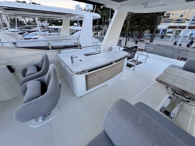 GRAND TRAWLER 62 23