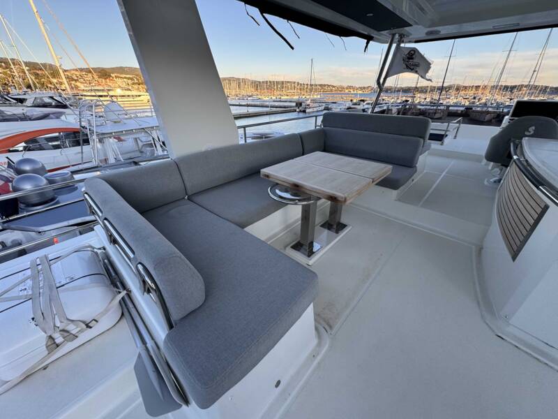 GRAND TRAWLER 62 26