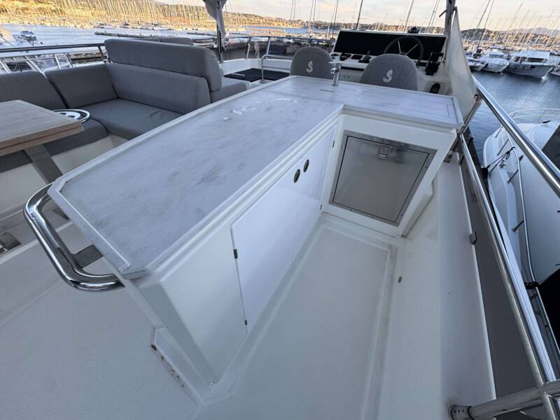 GRAND TRAWLER 62 27