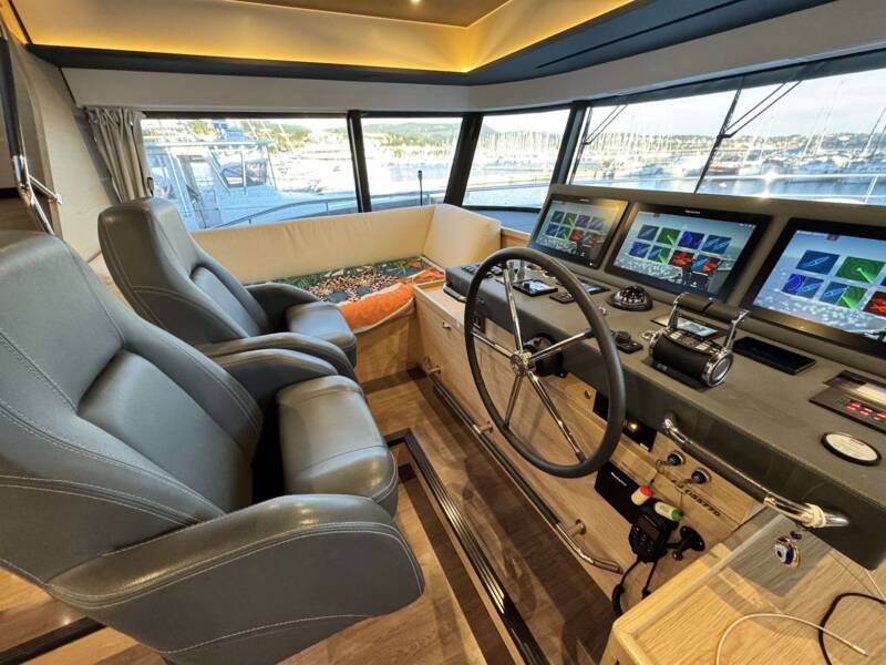 GRAND TRAWLER 62 3