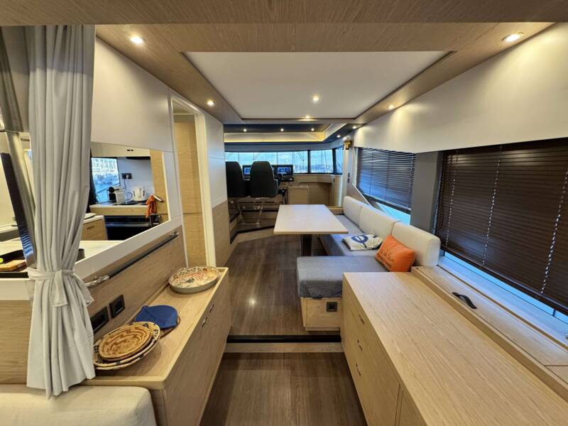 GRAND TRAWLER 62 4
