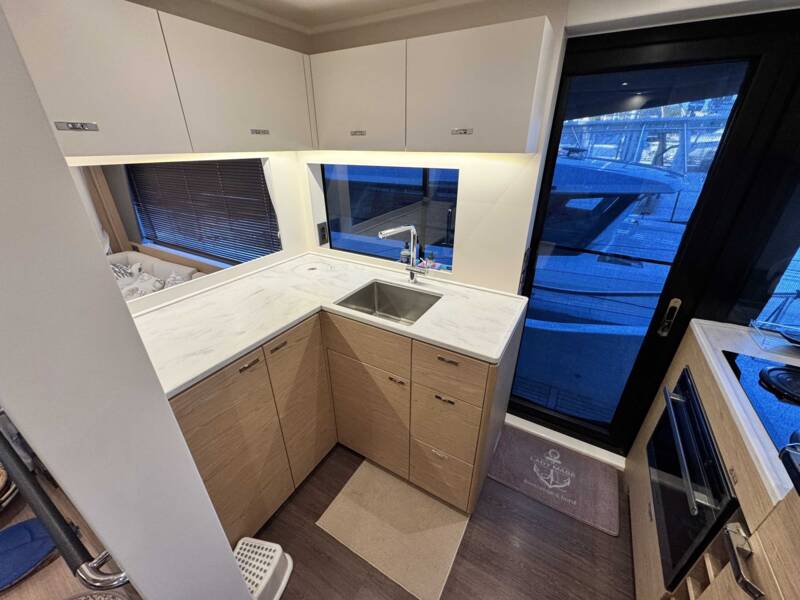GRAND TRAWLER 62 6