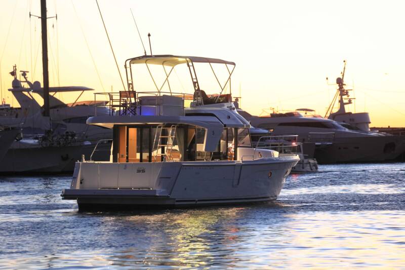 SWIFT TRAWLER 35 1