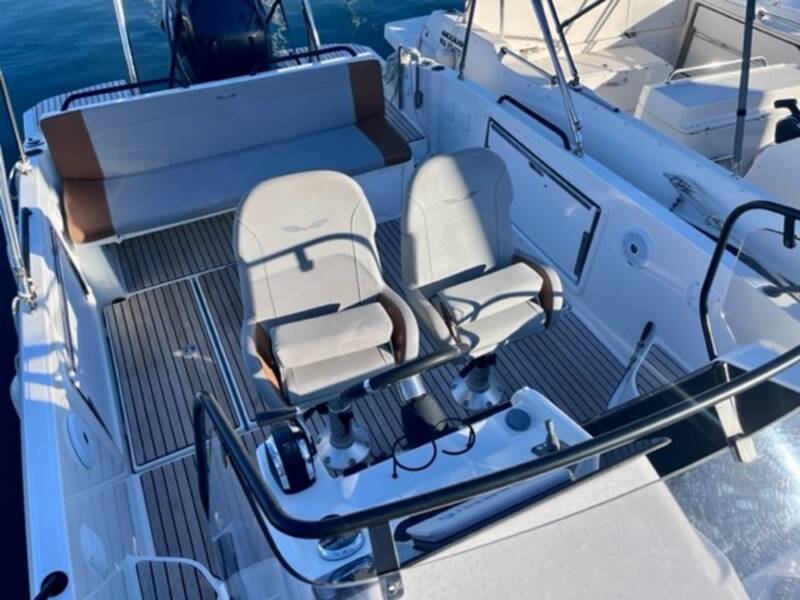 FLYER 8 SUNDECK 6