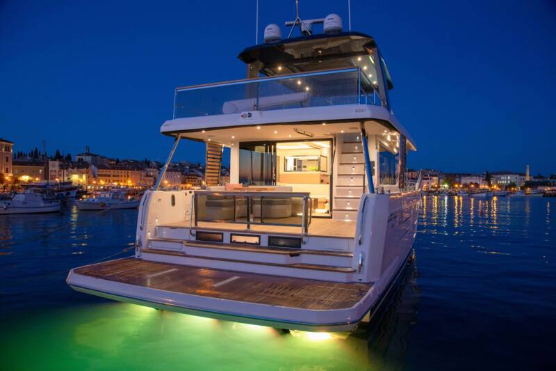 GRAND TRAWLER 62 12