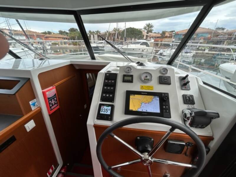 SWIFT TRAWLER 30 21