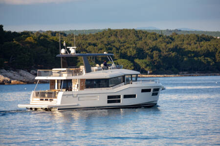 Grand Trawler 62 ext2
