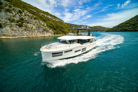 Grand Trawler 62 ext1